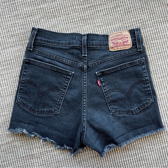 Levi’s High Rise Shorts 27 - Picture 3 of 3